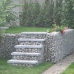 Wykorzystanie gabionów jako schody do ogrodu